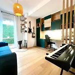 Bright And Stylish In Center 2 Bedrooms 펜션