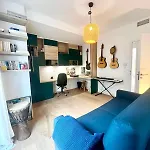 Bright And Stylish In Center 2 Bedrooms 펜션