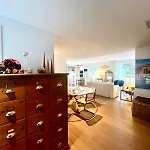 Bright And Stylish In Center 2 Bedrooms