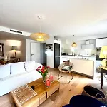 펜션 Bright And Stylish In Center 2 Bedrooms 앙티브