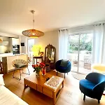 펜션 Bright And Stylish In Center 2 Bedrooms *