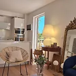 펜션 Bright And Stylish In Center 2 Bedrooms 앙티브