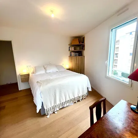 Bright And Stylish In Center 2 Bedrooms *
