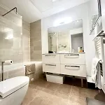 Дом отдыха Bright And Stylish In Center 2 Bedrooms *