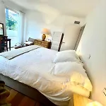Bright And Stylish In Center 2 Bedrooms