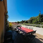 Bright And Stylish In Center 2 Bedrooms *