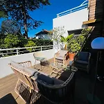 Bright And Stylish In Center 2 Bedrooms