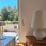 Дом отдыха Bright And Stylish In Center 2 Bedrooms *