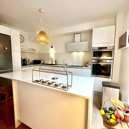 Bright And Stylish In Center 2 Bedrooms Antibes