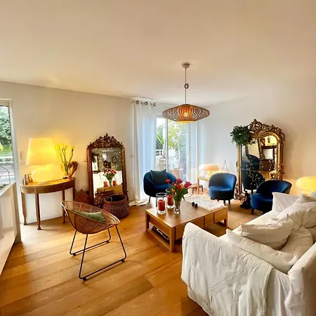 Bright And Stylish In Center 2 Bedrooms Hébergement de vacances Antibes