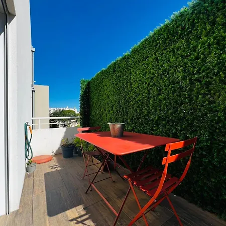Bright And Stylish In Center 2 Bedrooms Hébergement de vacances Antibes