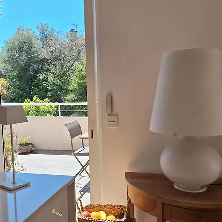 Hébergement de vacances Bright And Stylish In Center 2 Bedrooms *