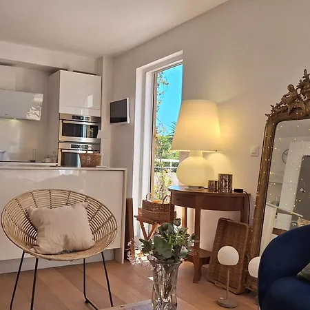 Σπίτι διακοπών Bright And Stylish In Center 2 Bedrooms Αντίμπ