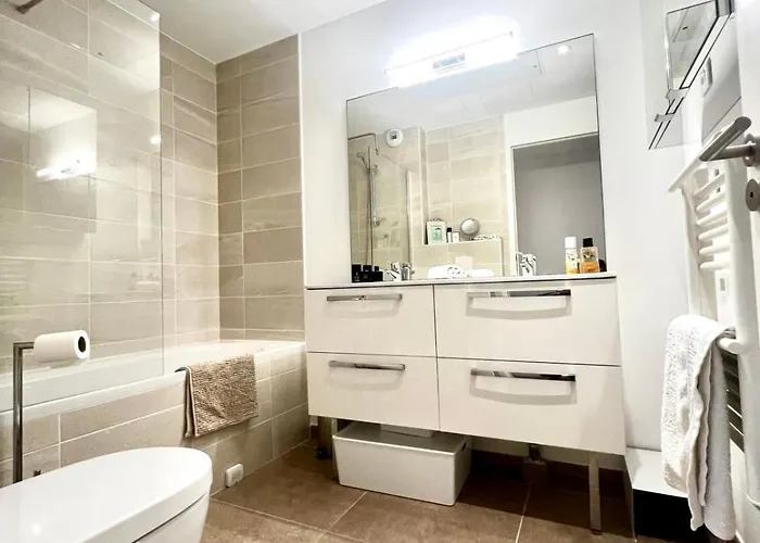 Hébergement de vacances Bright And Stylish In Center 2 Bedrooms *