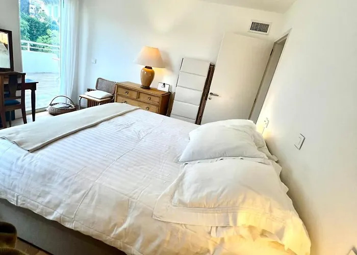 Bright And Stylish In Center 2 Bedrooms