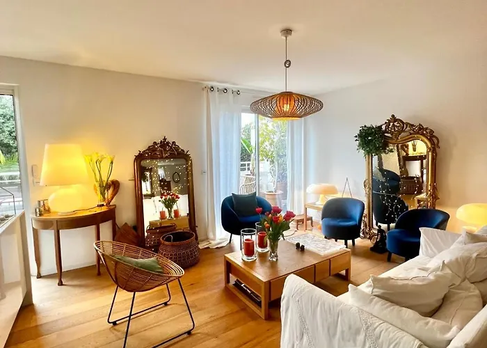 Bright And Stylish In Center 2 Bedrooms Hébergement de vacances Antibes