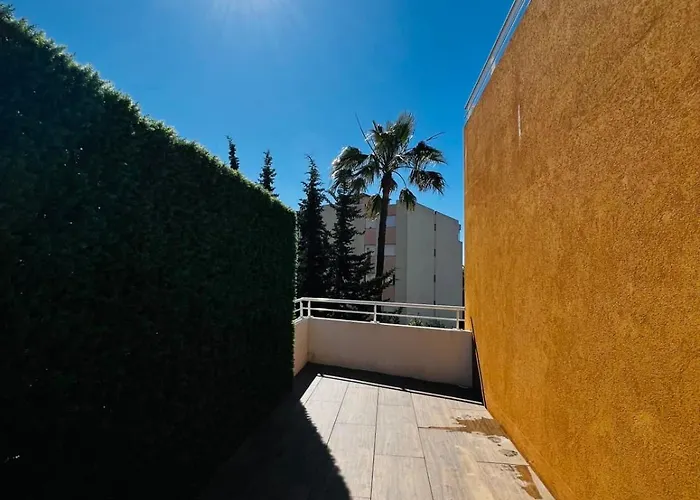 Hébergement de vacances Bright And Stylish In Center 2 Bedrooms *