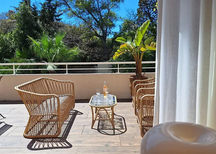Bright And Stylish In Center 2 Bedrooms Hébergement de vacances *