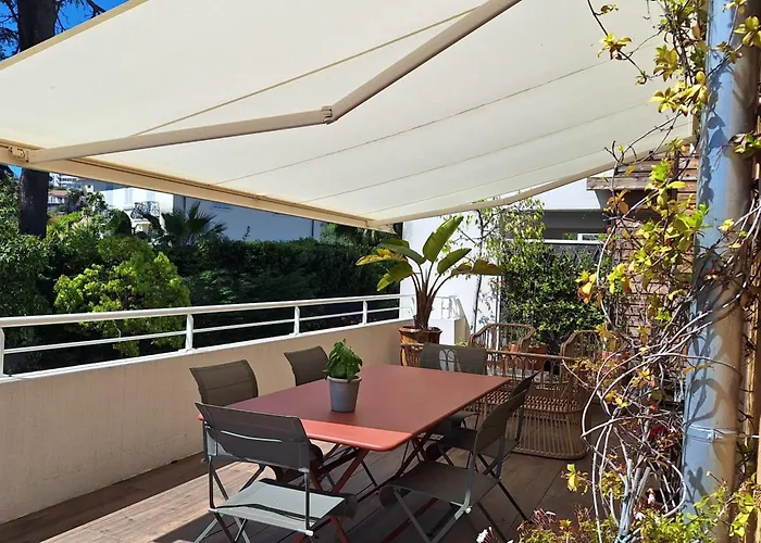 Bright And Stylish In Center 2 Bedrooms Holiday home Antibes